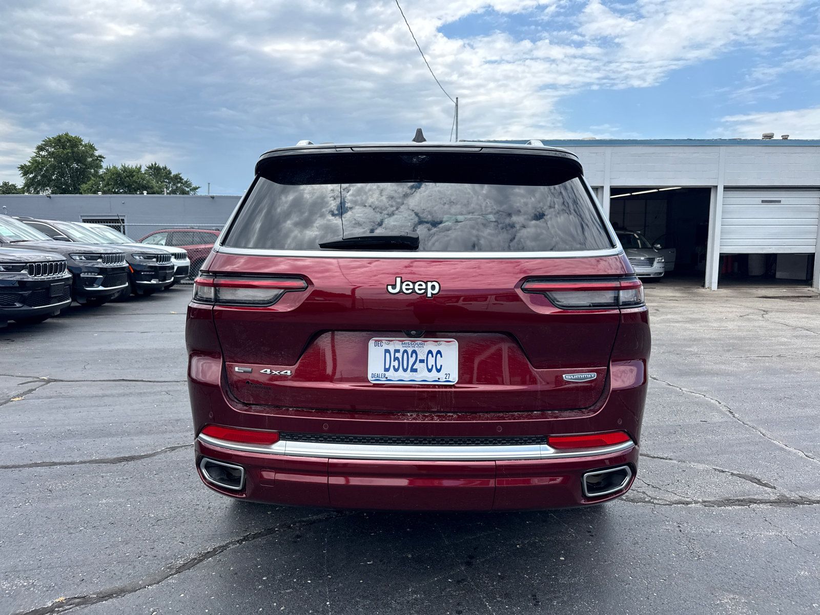 Used 2023 Jeep Grand Cherokee L Summit w/ Advanced Protech Group IV AWD/4WD image 4