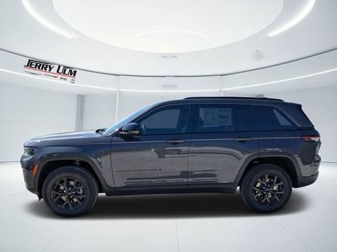 New 2026 Jeep Grand Cherokee Altitude RWD image 6