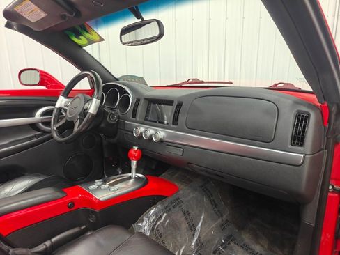 Used 2003 Chevrolet SSR w/ Preferred Equipment Group RWD image 22
