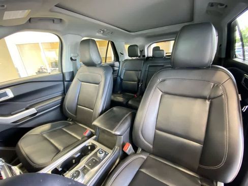 Used 2020 Ford Explorer XLT w/ Equipment Group 202A AWD/4WD image 14