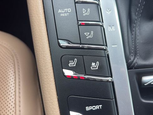 Used 2020 Porsche Macan AWD/4WD image 39
