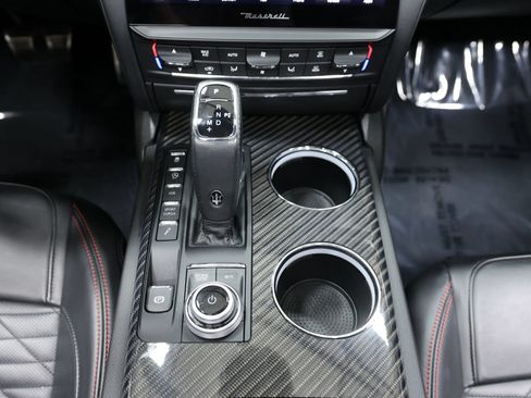 Used 2022 Maserati Quattroporte Trofeo RWD image 40