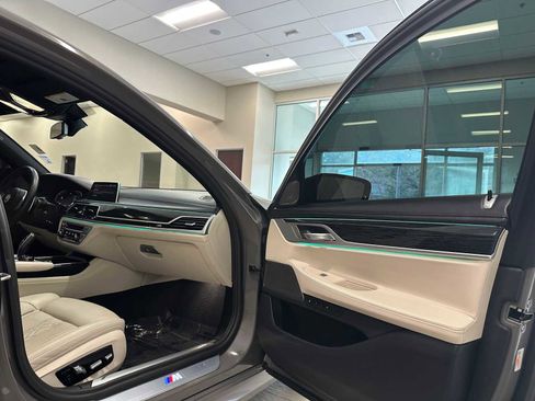 Used 2021 BMW 750i xDrive w/ Executive Package AWD/4WD image 30