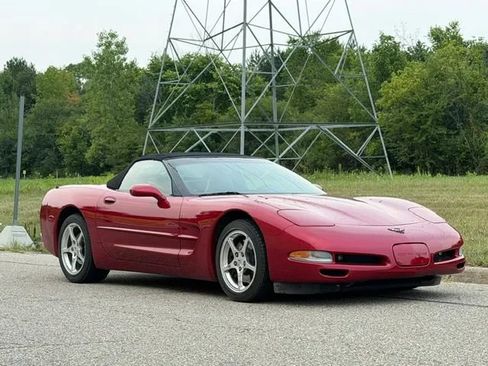 Used 2001 Chevrolet Corvette Convertible w/ Preferred Equipment Group2 RWD image 3