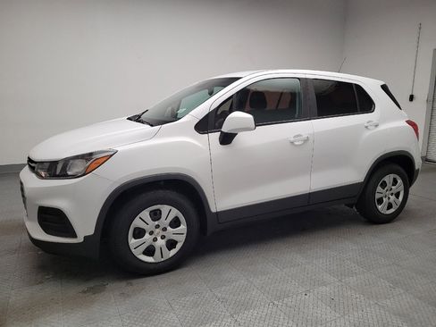 Used 2018 Chevrolet Trax LS FWD image 2