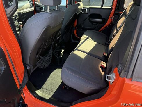 Used 2018 Jeep Wrangler Unlimited Rubicon w/ Dual Top Group AWD/4WD image 31