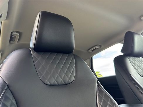 Used 2024 Ford Edge Titanium image 20