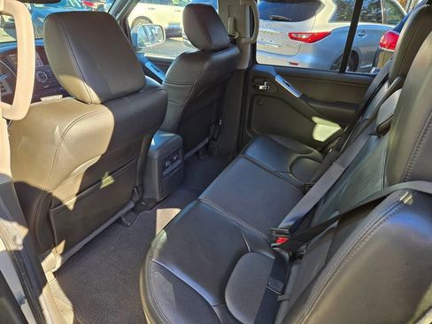 Used 2011 Nissan Pathfinder Silver image 14