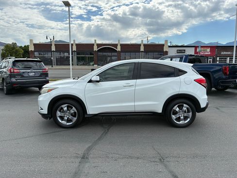 Used 2018 Honda HR-V LX image 9