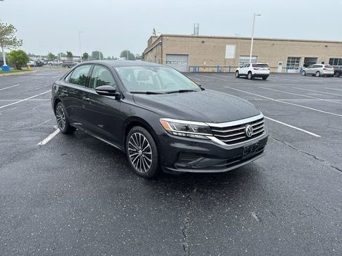Used 2022 Volkswagen Passat 2.0T image 7