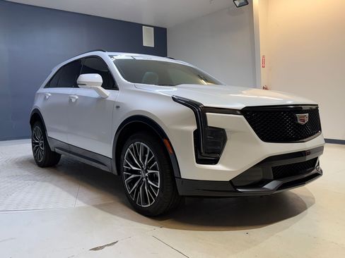 Certified 2024 Cadillac XT4 Sport FWD image 7