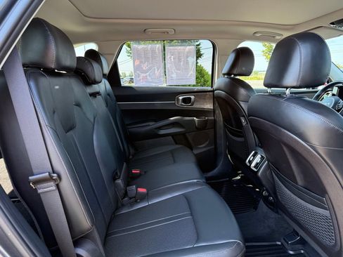 Certified 2022 Kia Sorento S w/ Panoramic Sunroof Package AWD/4WD image 13
