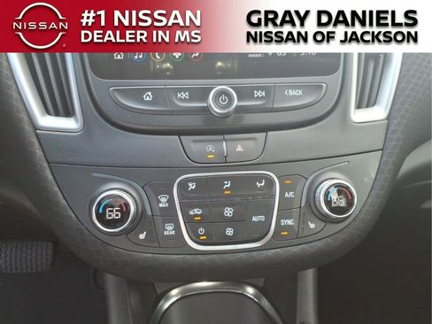Used 2025 Chevrolet Malibu LT FWD image 17