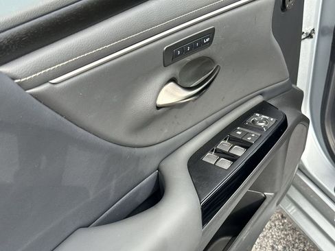 Used 2025 Lexus ES 350 w/ Premium Package image 29