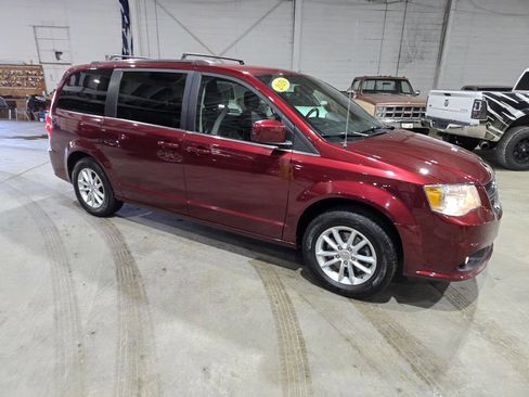 Used 2019 Dodge Grand Caravan SXT image 18
