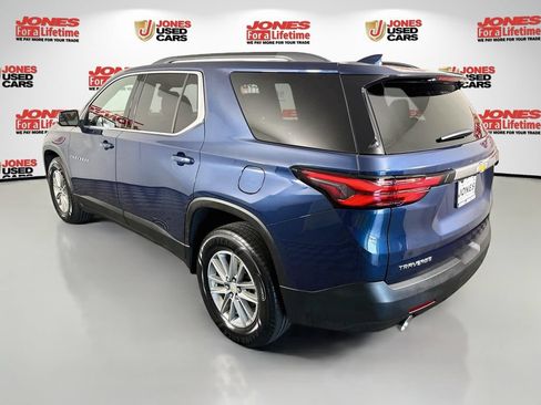 Used 2023 Chevrolet Traverse LT FWD image 2