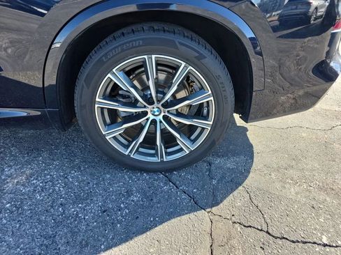 Used 2021 BMW X5 xDrive40i w/ M Sport Package image 16