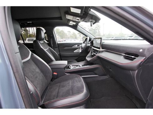 Used 2025 Ford Explorer ST image 26