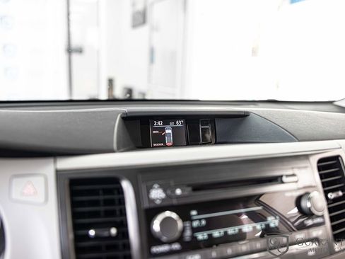 Used 2012 Toyota Sienna LE FWD image 25