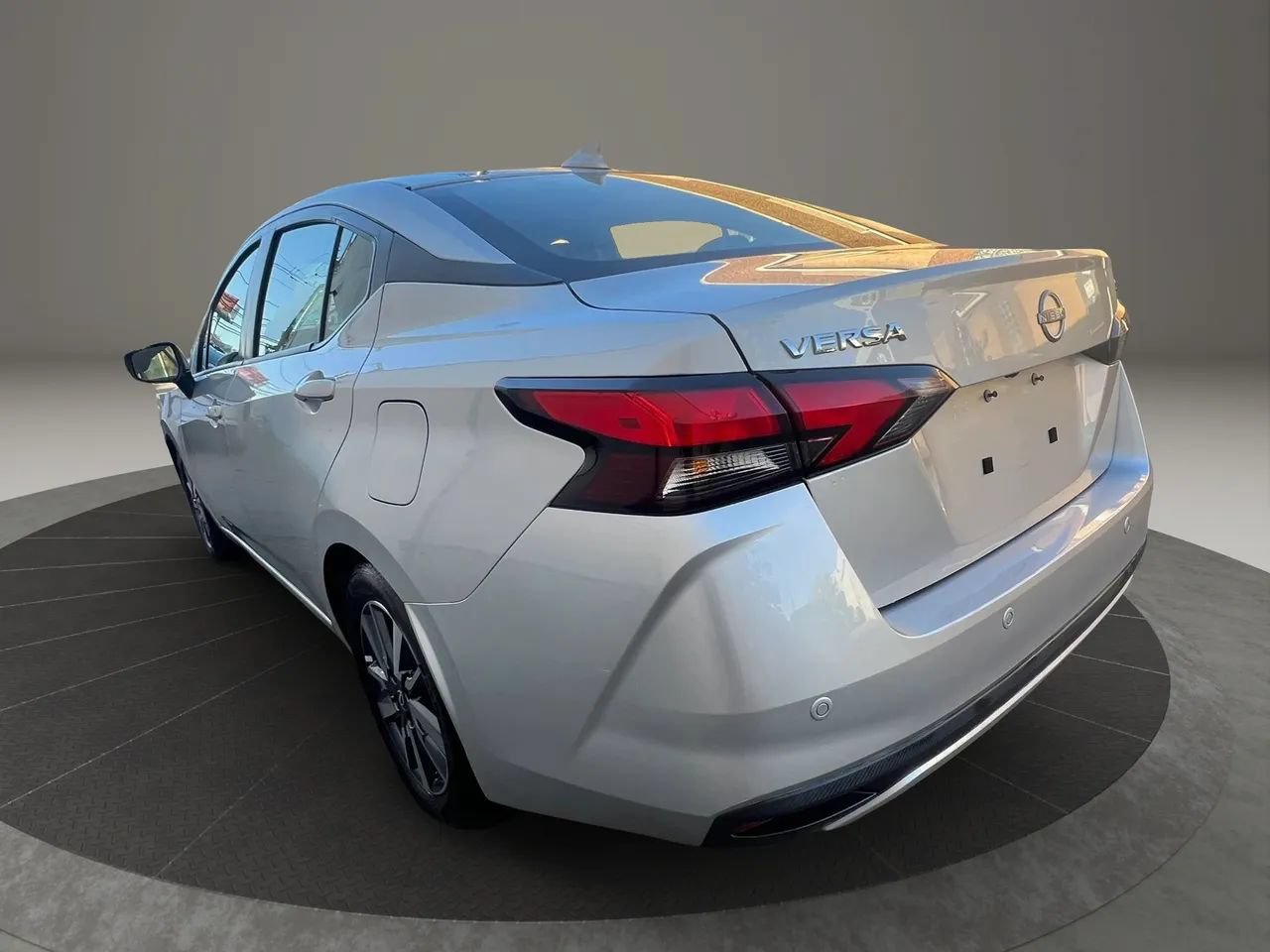 Used 2023 Nissan Versa SV FWD image 3