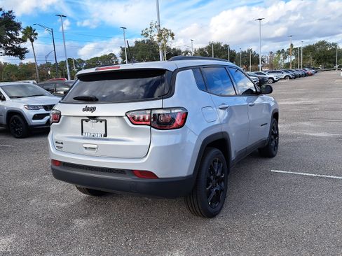 New 2026 Jeep Compass Latitude image 4