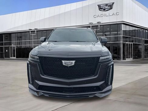 Used 2023 Cadillac Escalade ESV V w/ LPO, ONYX Package AWD/4WD image 5