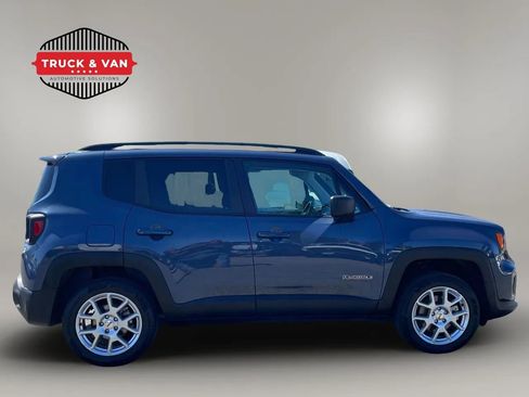Used 2022 Jeep Renegade Latitude AWD/4WD image 3