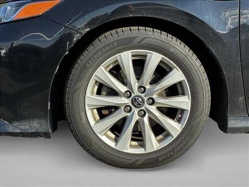 Used 2018 Toyota Camry LE image 9