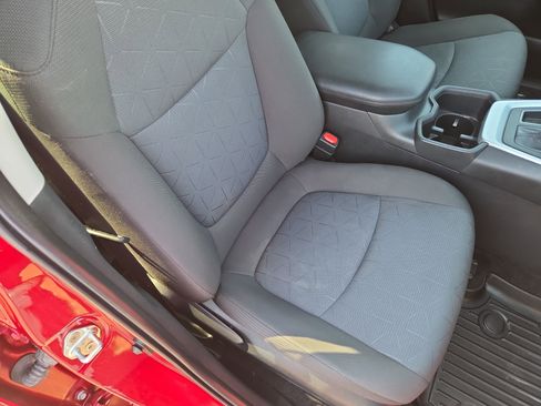 Used 2022 Toyota RAV4 XLE w/ Convenience Package image 16