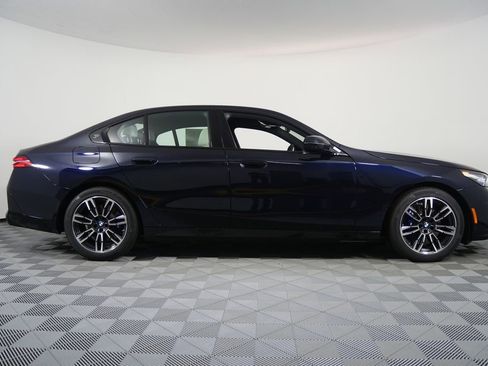 Used 2026 BMW 530i xDrive w/ M Sport Package image 2