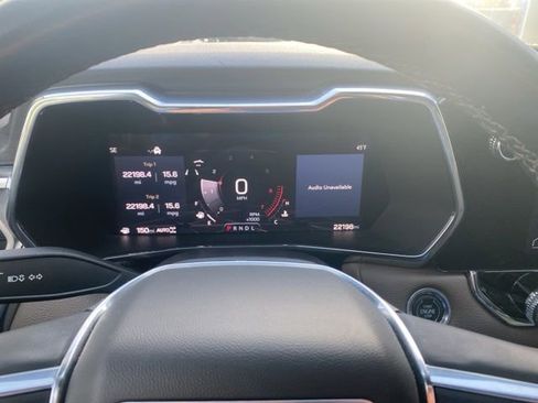 Used 2023 GMC Canyon Denali w/ Denali Black Edition image 10