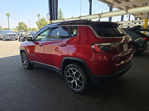 Used 2025 Jeep Compass Limited AWD/4WD image 4