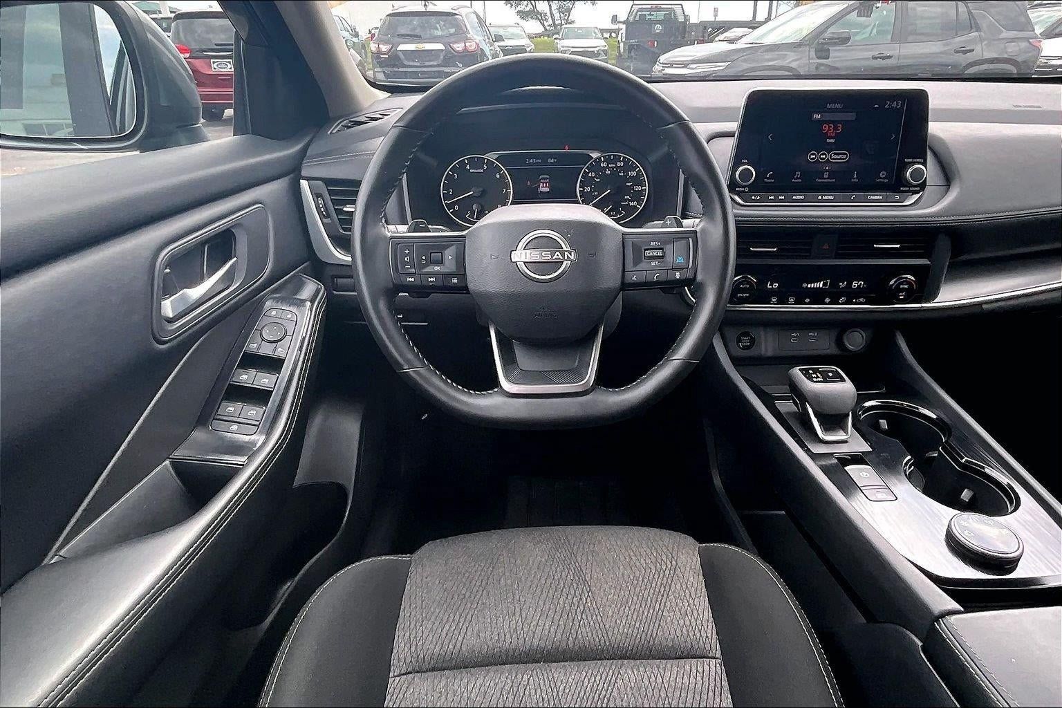 Used 2025 Nissan Rogue SV AWD/4WD image 5