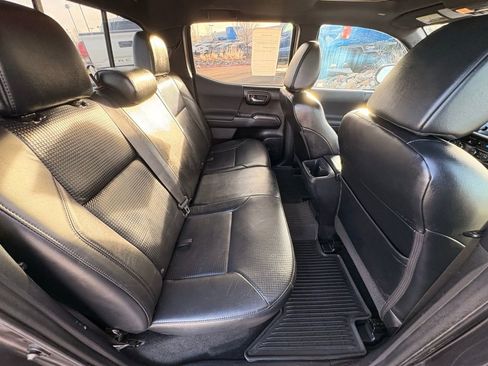 Used 2019 Toyota Tacoma TRD Off-Road image 32