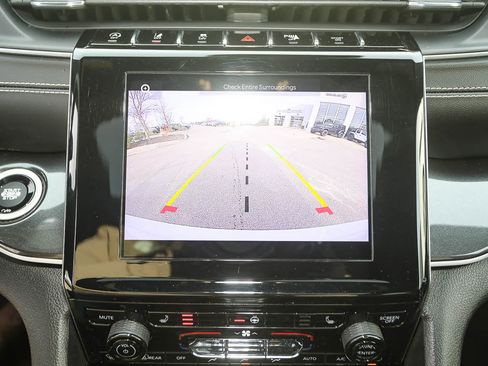 Used 2023 Jeep Grand Cherokee Altitude image 17