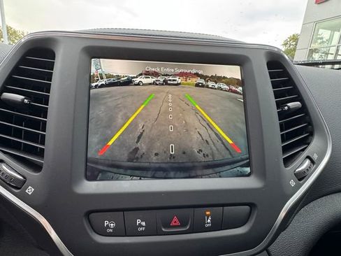 Used 2023 Jeep Cherokee Altitude Lux image 34