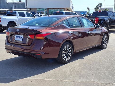 Used 2024 Nissan Altima 2.5 SV image 7