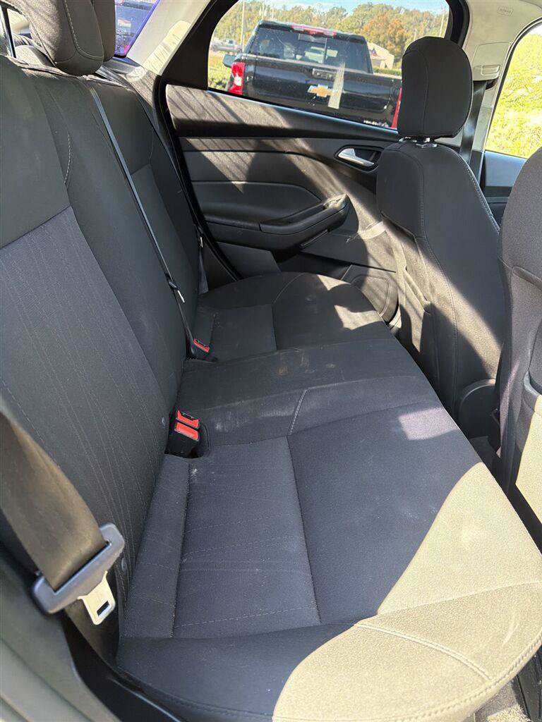 Used 2017 Ford Focus SE FWD image 22