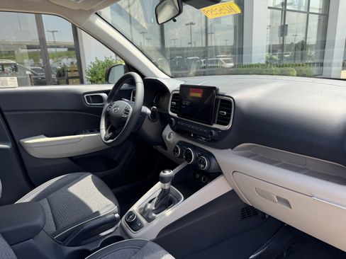 New 2025 Hyundai Venue Limited image 23