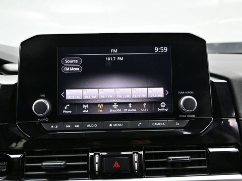 Used 2025 Nissan Pathfinder SV FWD image 31