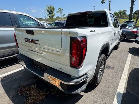 Used 2025 GMC Sierra 1500 SLT AWD/4WD image 4