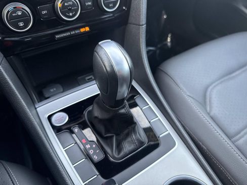 Certified 2022 Volkswagen Passat 2.0T R-Line image 26