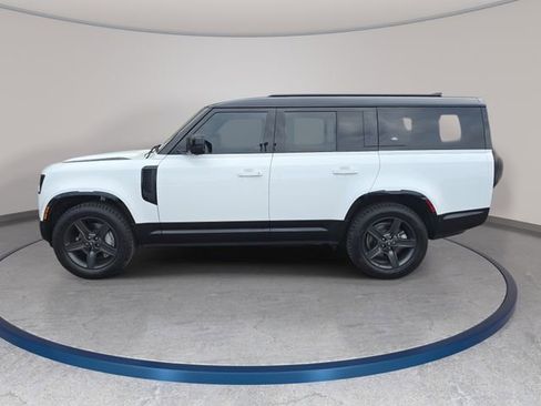 Certified 2024 Land Rover Defender 130 X-Dynamic SE image 9