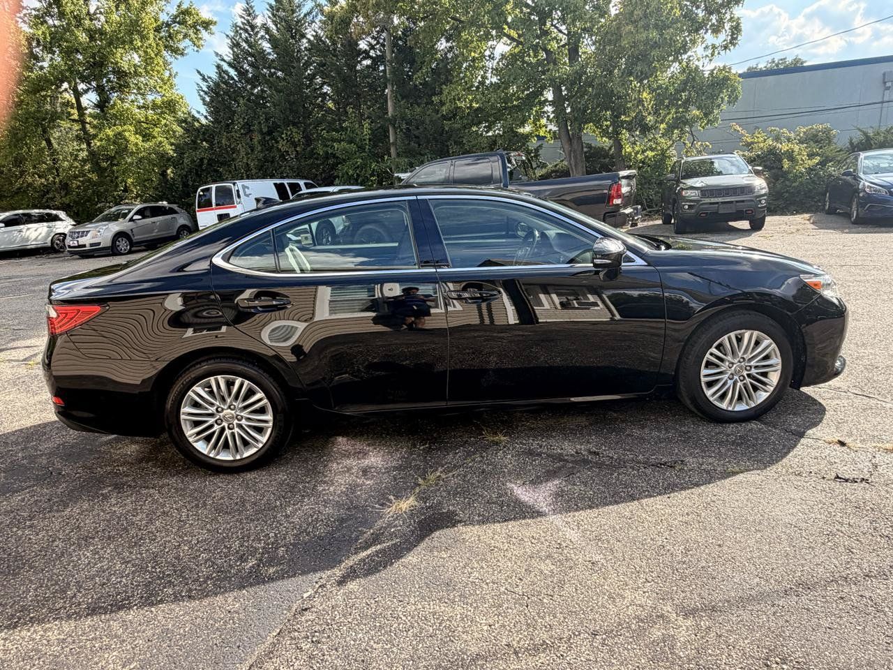 Used 2015 Lexus ES 350 w/ Luxury Package FWD image 7