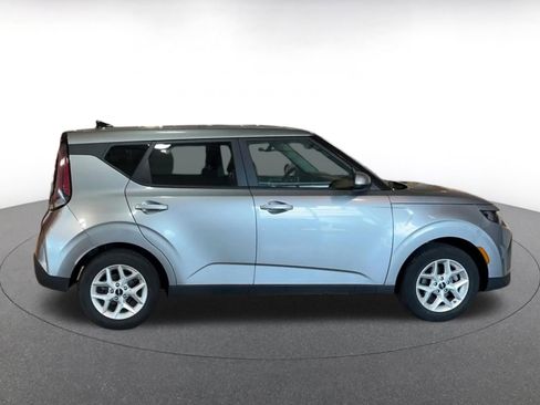 Used 2025 Kia Soul LX w/ LX Technology Package image 16