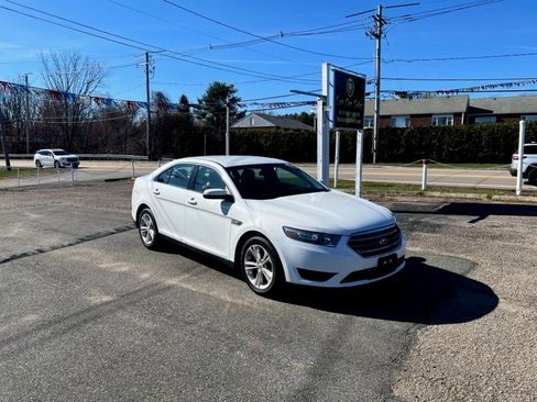 Used 2013 Ford Taurus SEL image 3