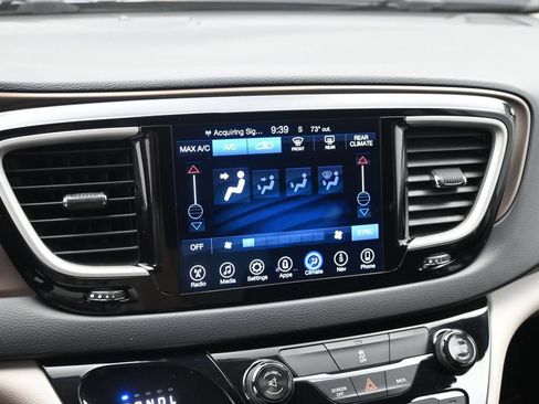 Used 2017 Chrysler Pacifica Touring FWD image 28