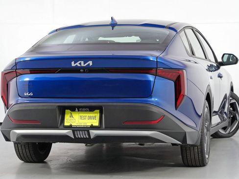 Used 2025 Kia K4 EX image 4