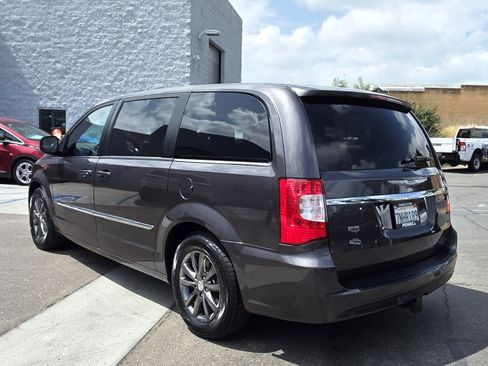 Used 2015 Chrysler Town & Country S w/ Trailer Tow Group FWD image 3