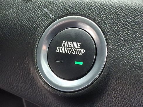 Used 2024 GMC Terrain SLT image 19